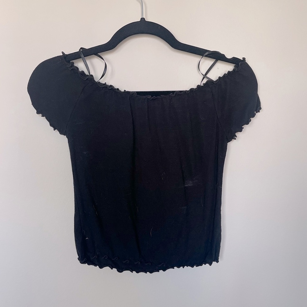 Off the shoulder lettuce edge top